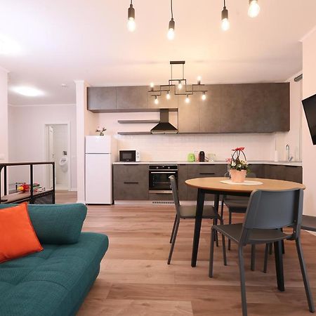 Julia'S Apartment Орадя Экстерьер фото