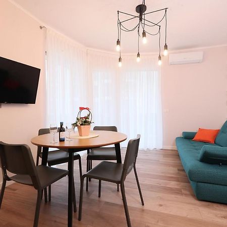 Julia'S Apartment Орадя Экстерьер фото