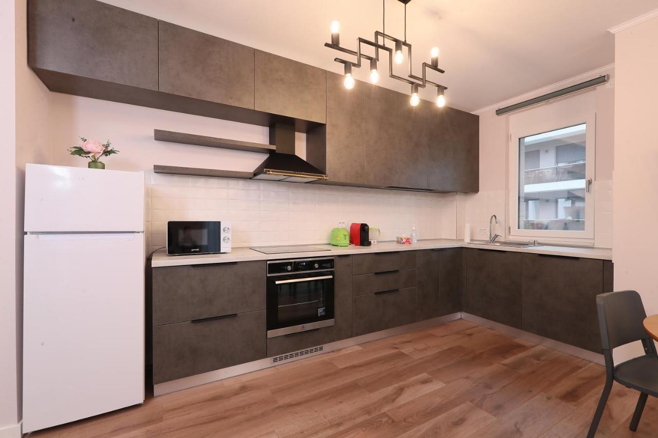 Julia'S Apartment Орадя Экстерьер фото
